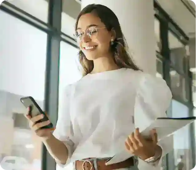 girl looking at refund advance on mobile